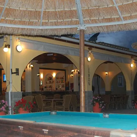 Complex Lemon Grove Kávos