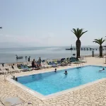 Complex Lemon Grove 3* Kávos