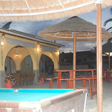 Ξενοδοχείο με διαμερίσματα Complex Lemon Grove Κάβος